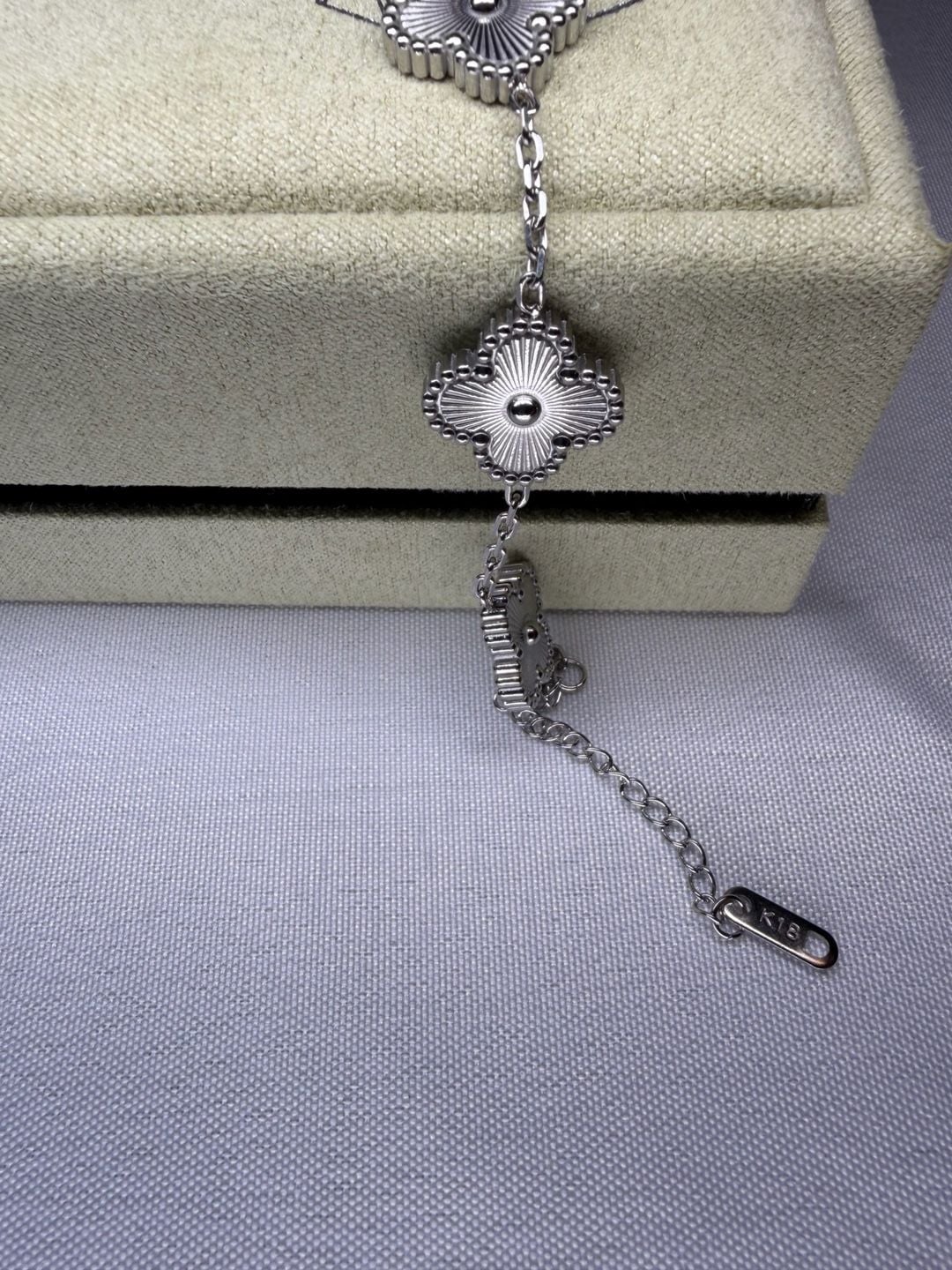 Trendy Silver Tone Four Leaf bracelet 3