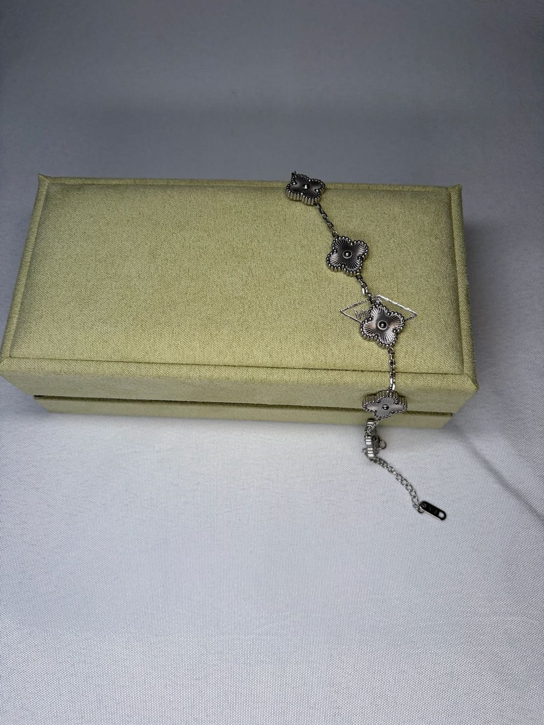 Trendy Silver Tone Four Leaf bracelet 4