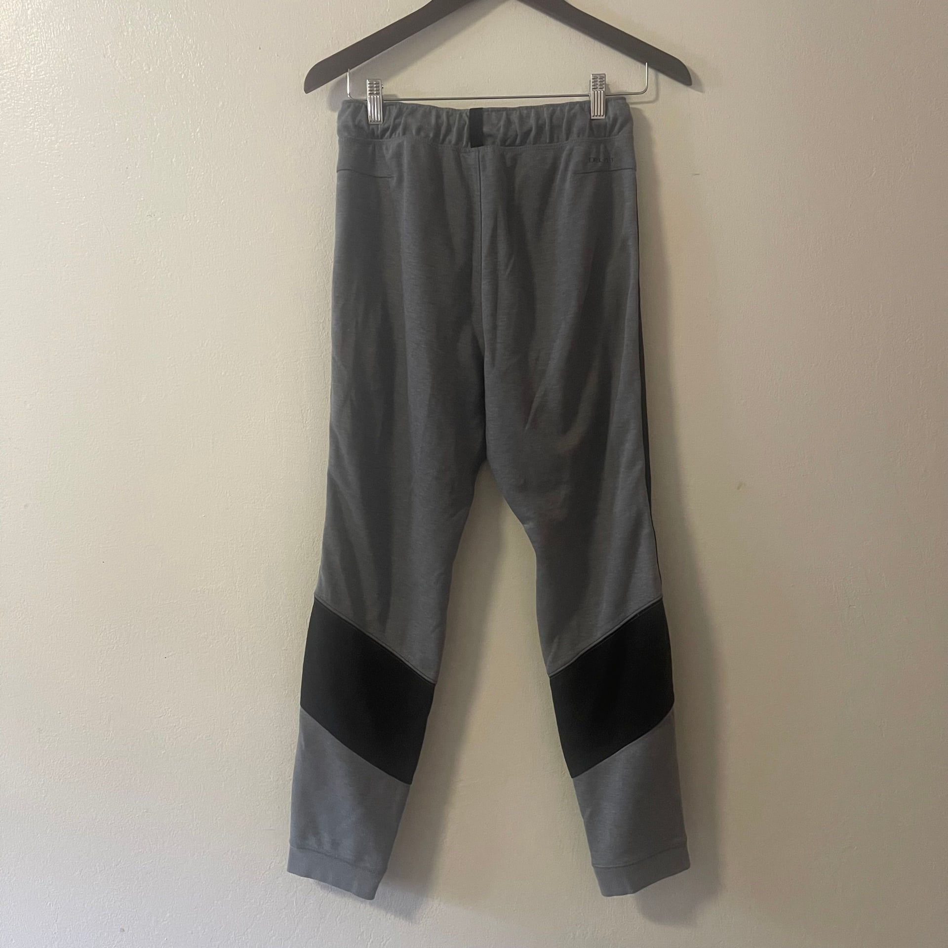 Nike Jordan Grey and Black Athletic Fleece Joggers, Size Small 2