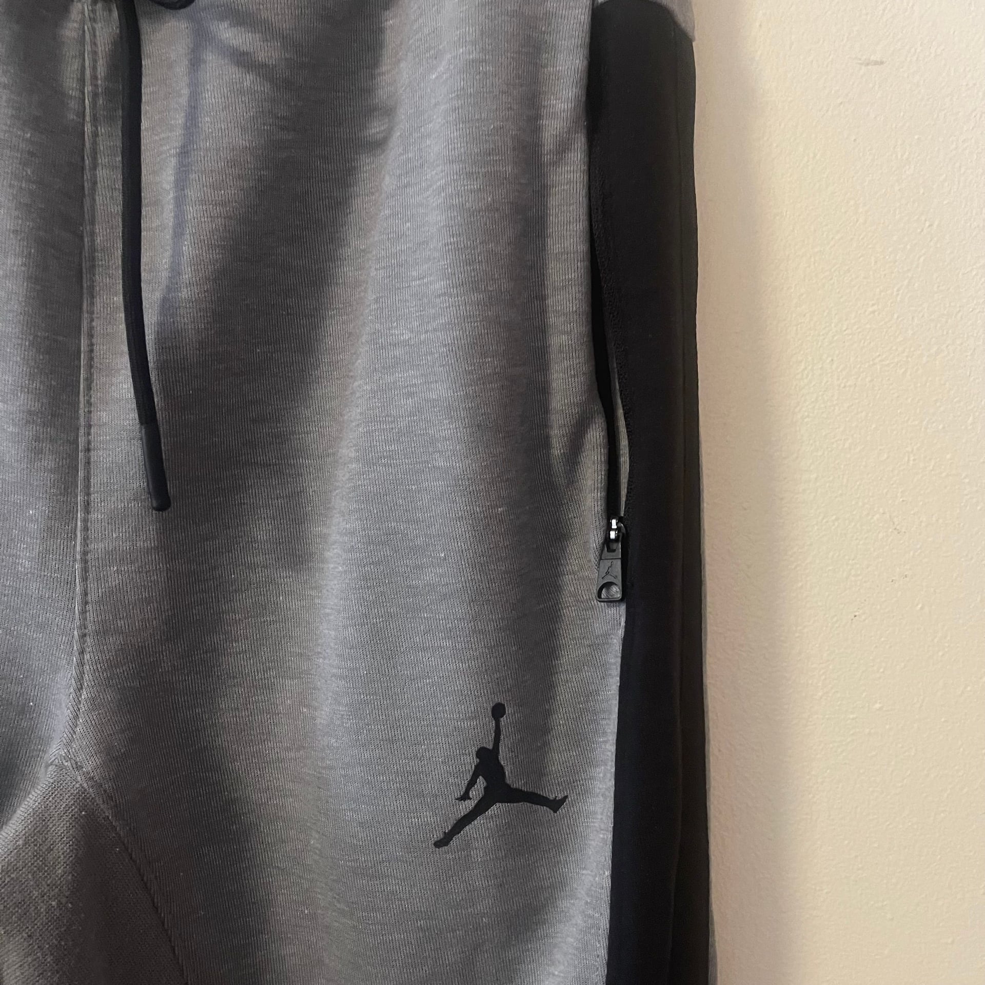 Nike Jordan Grey and Black Athletic Fleece Joggers, Size Small 3