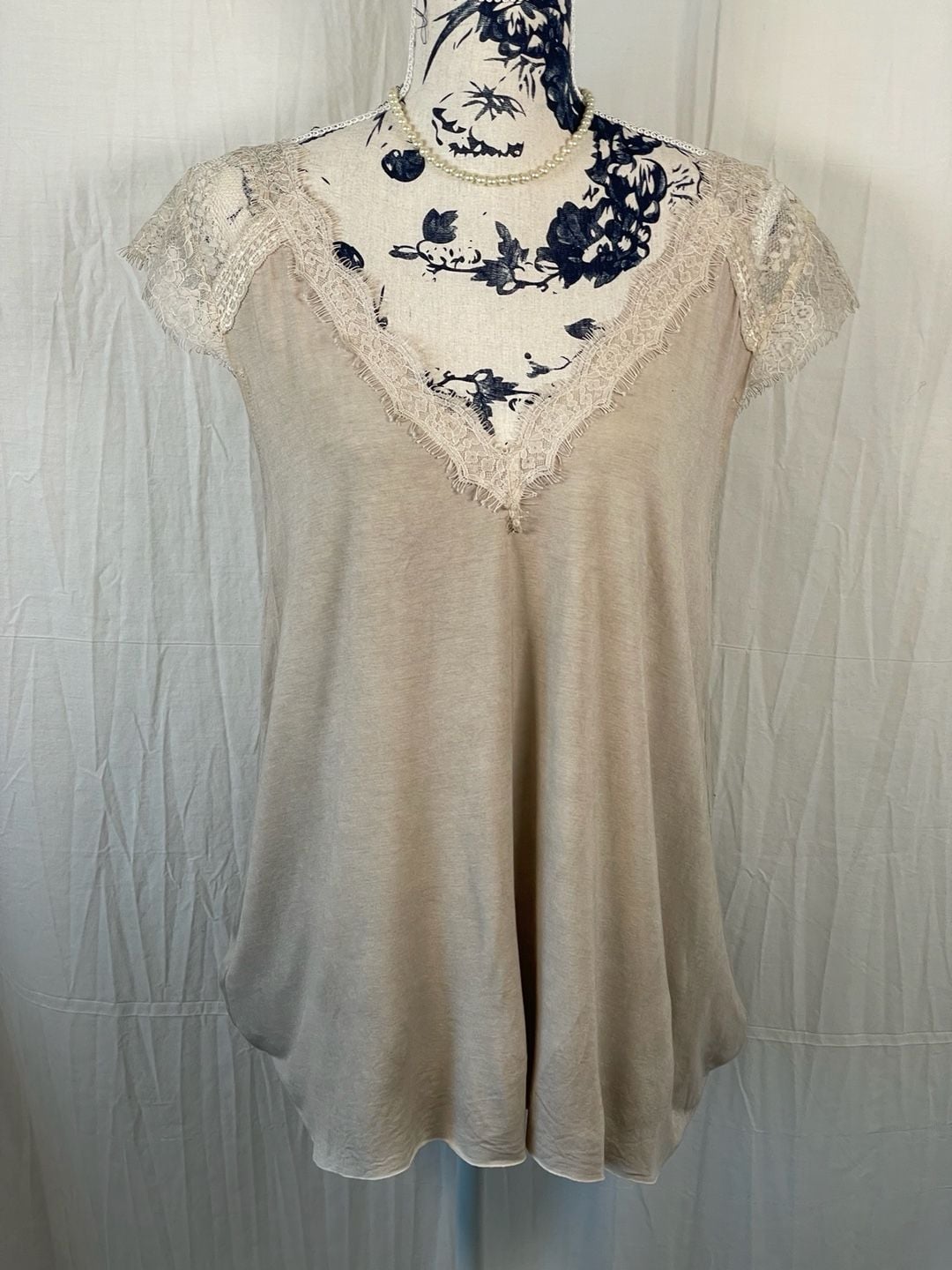 POL Beige Lace Cap Sleeve V-Neck Knit Top 2