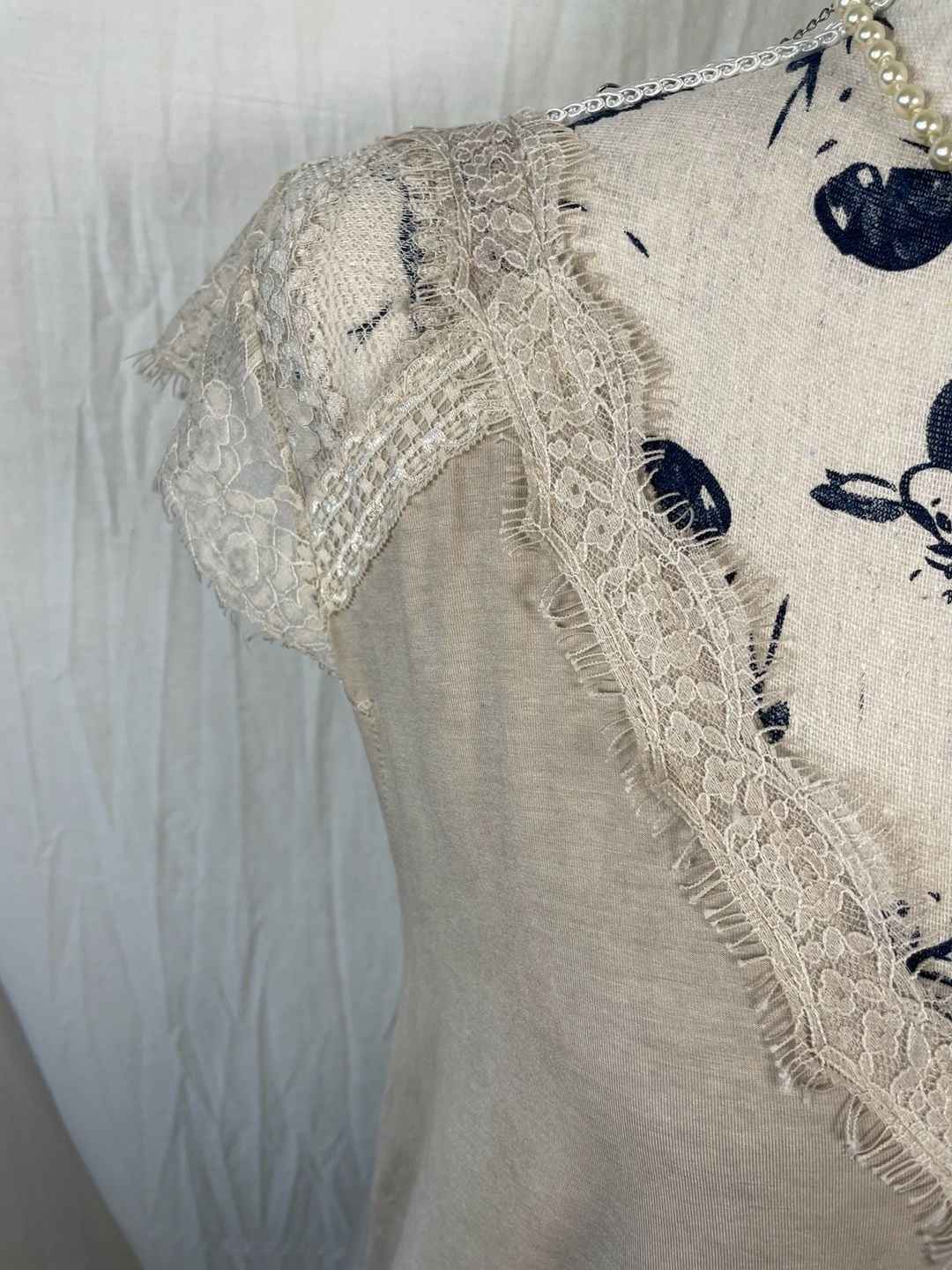 POL Beige Lace Cap Sleeve V-Neck Knit Top 3