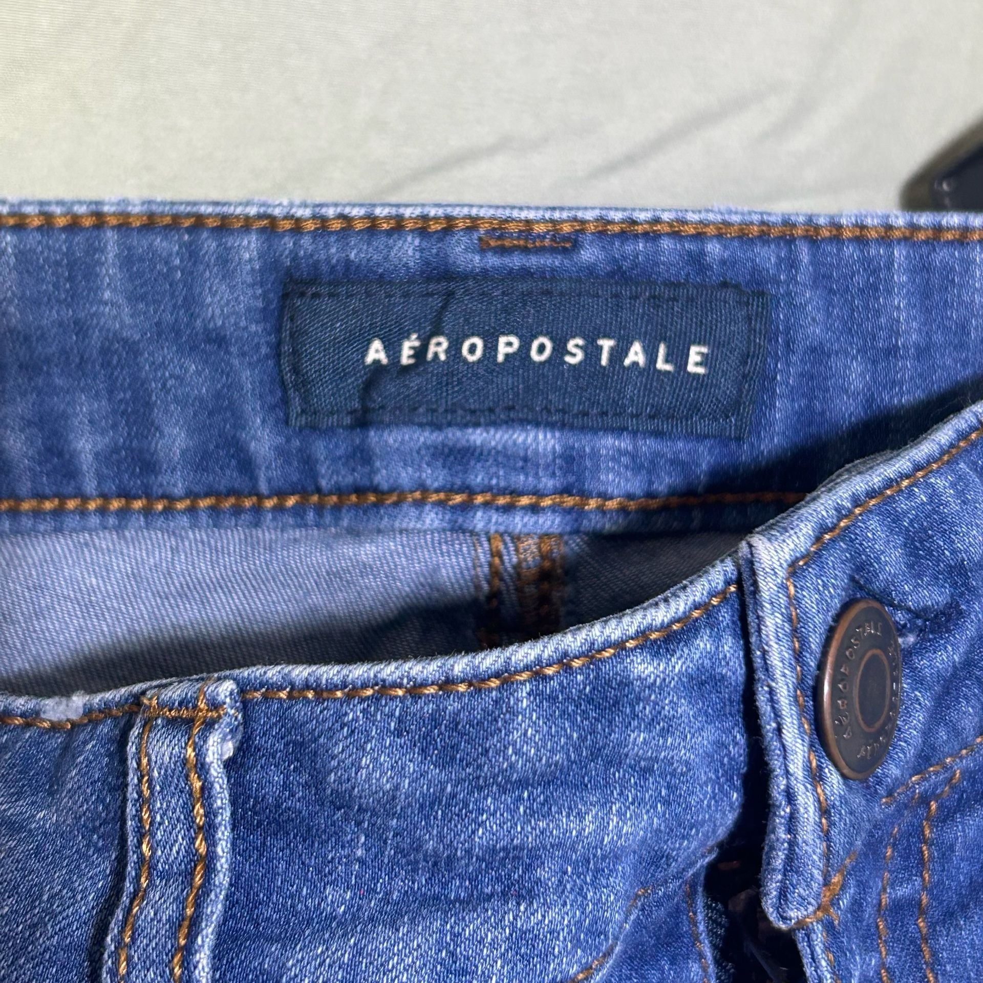 Aeropostale Women's Midi Distressed Cuffed Denim Jean Shorts Size 2 7