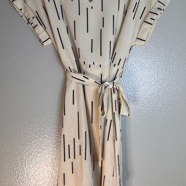 SHEIN Allover Geometric Dash Print Batwing Sleeve Belted Midi Dress