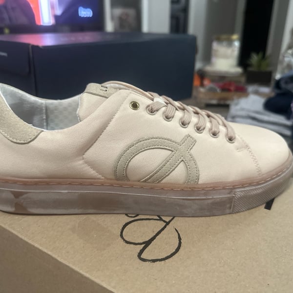 LØCI x Nikki Reed Nine Low-Top Vegan Canvas Sneakers in Beige