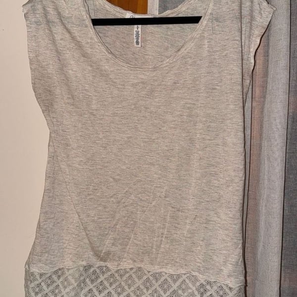 Aeropostale Gray Space Dye Cap Sleeve Top with Crochet Lace Hem