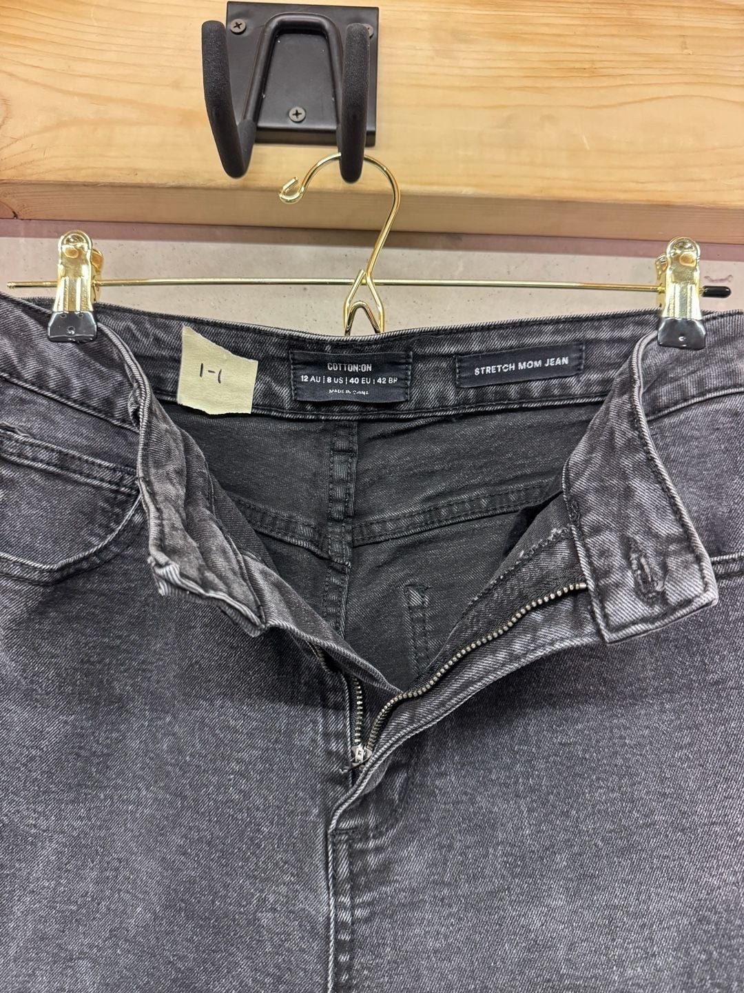 Cotton On Women's stretch mom jean SIZE 8 5