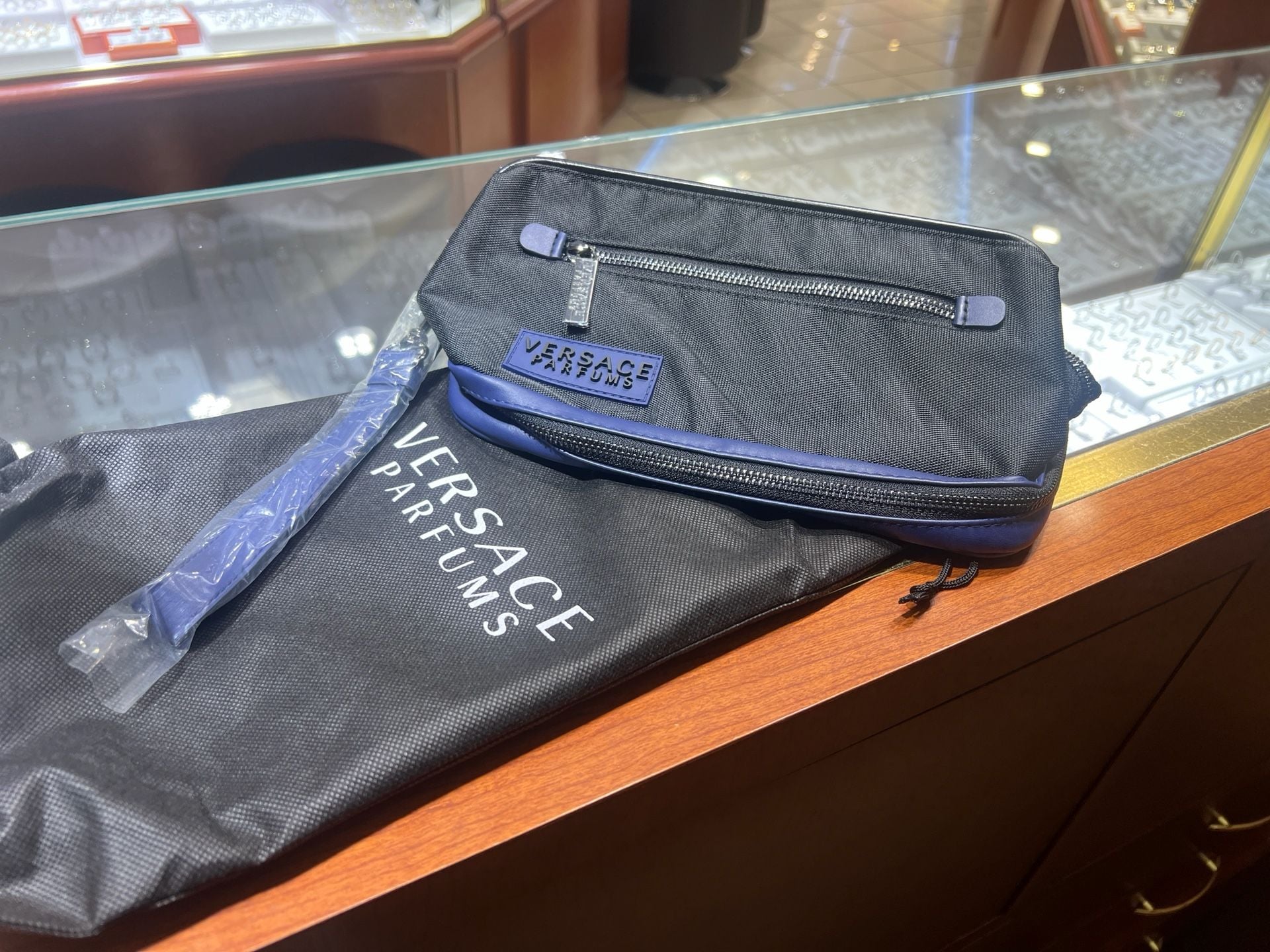 Versace men’s parfums toiletry bag travel size 3