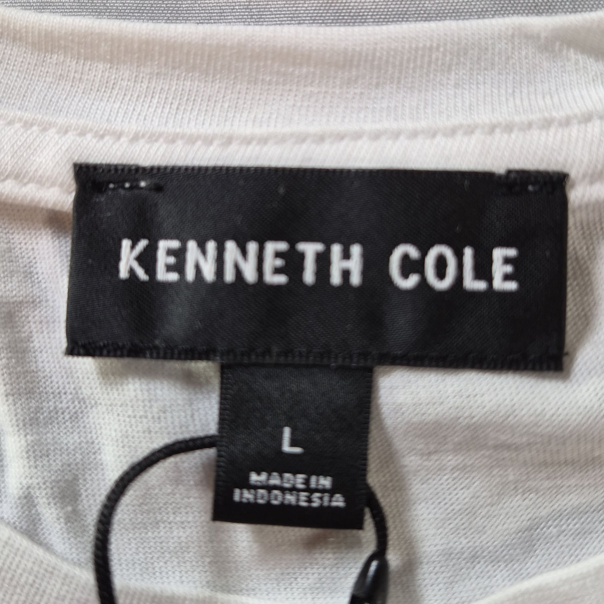 Kenneth Cole New York I HAVE ISSUES Embossed Logo T-Shirt Large 5