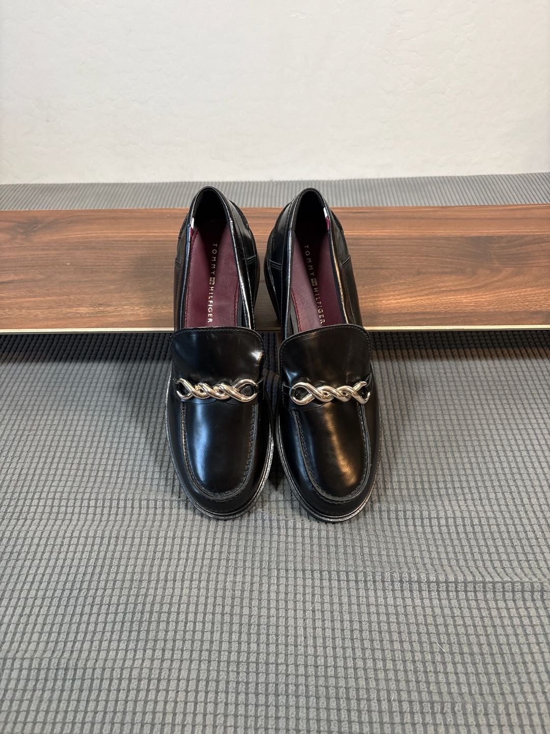 Tommy Hilfiger Twist Chain Leather Moccasion Loafers 2