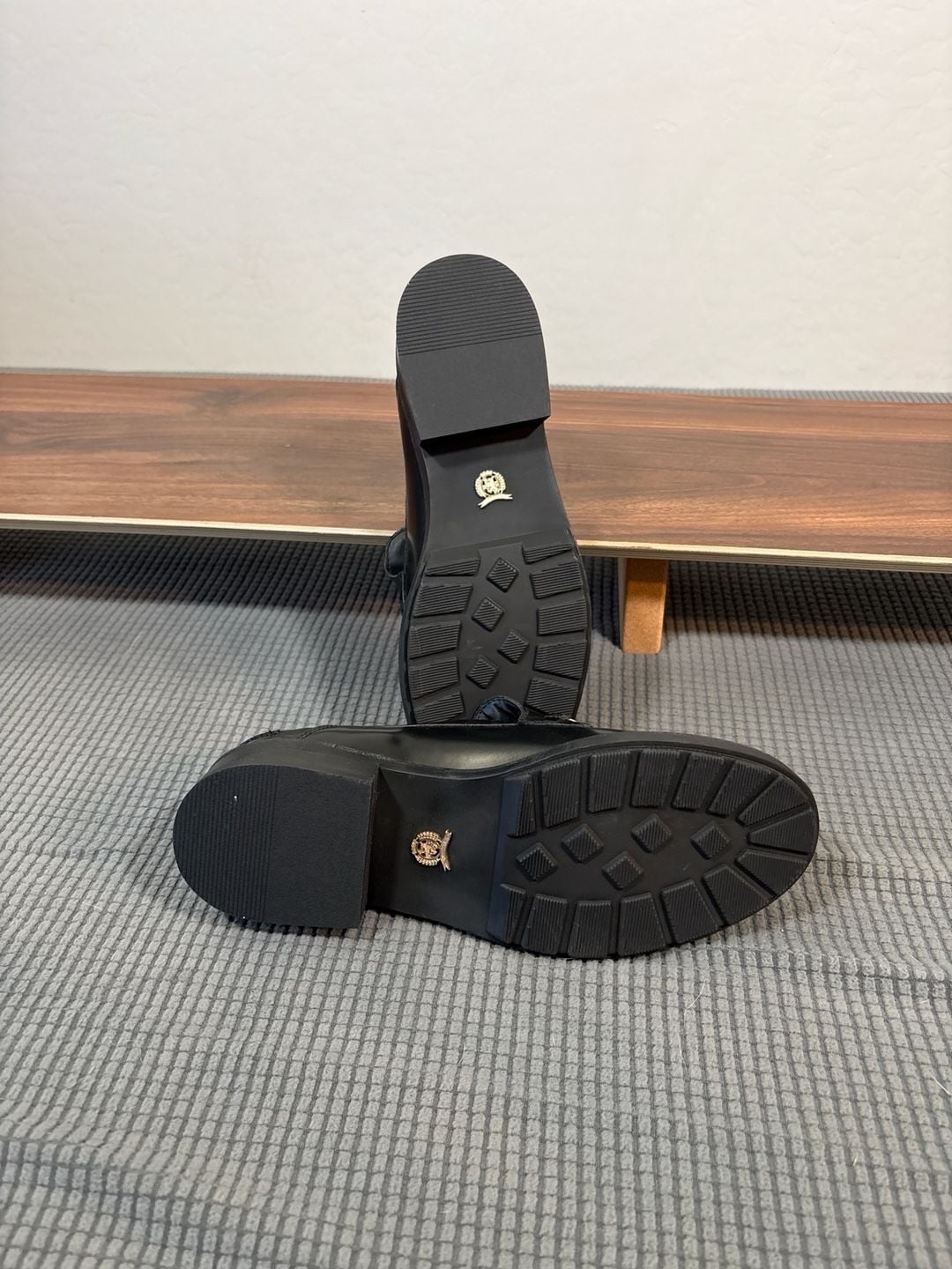 Tommy Hilfiger Twist Chain Leather Moccasion Loafers 3