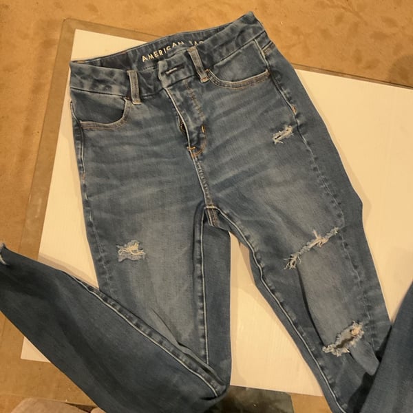 American Eagle High Rise Jegging Size 4 Short Distressed Front &Back Medium Wash