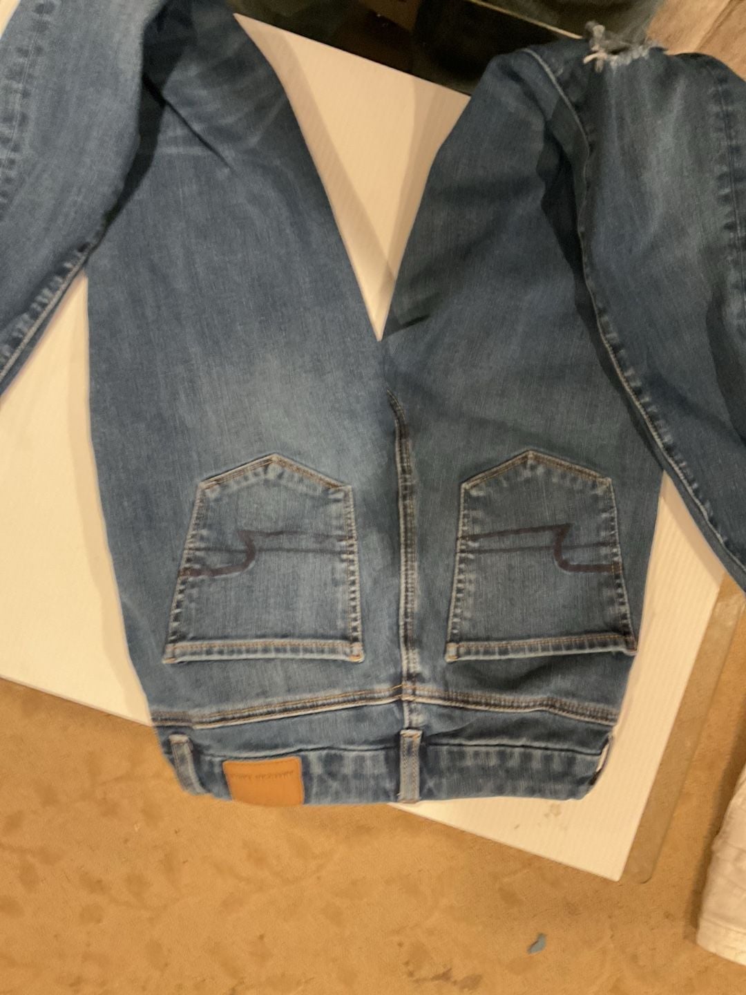 American Eagle High Rise Jegging Size 4 Short Distressed Front &Back Medium Wash 4