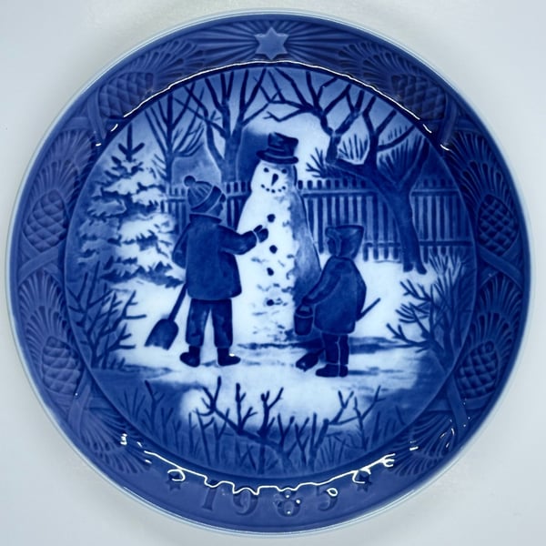 Vintage 1985 Royal Copenhagen Christmas Plate The Snowman (Snemanden)