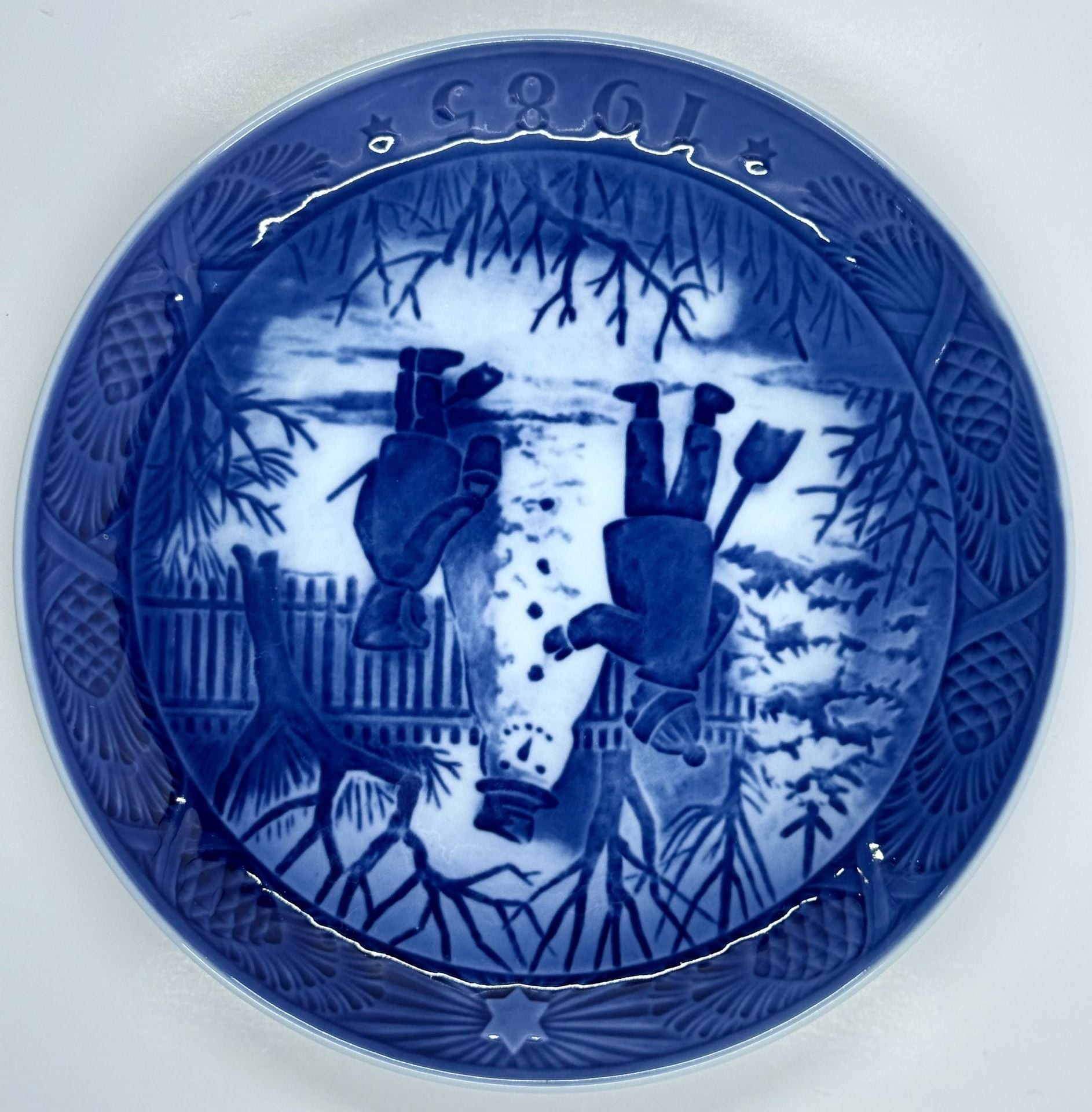 Vintage 1985 Royal Copenhagen Christmas Plate The Snowman (Snemanden) 2