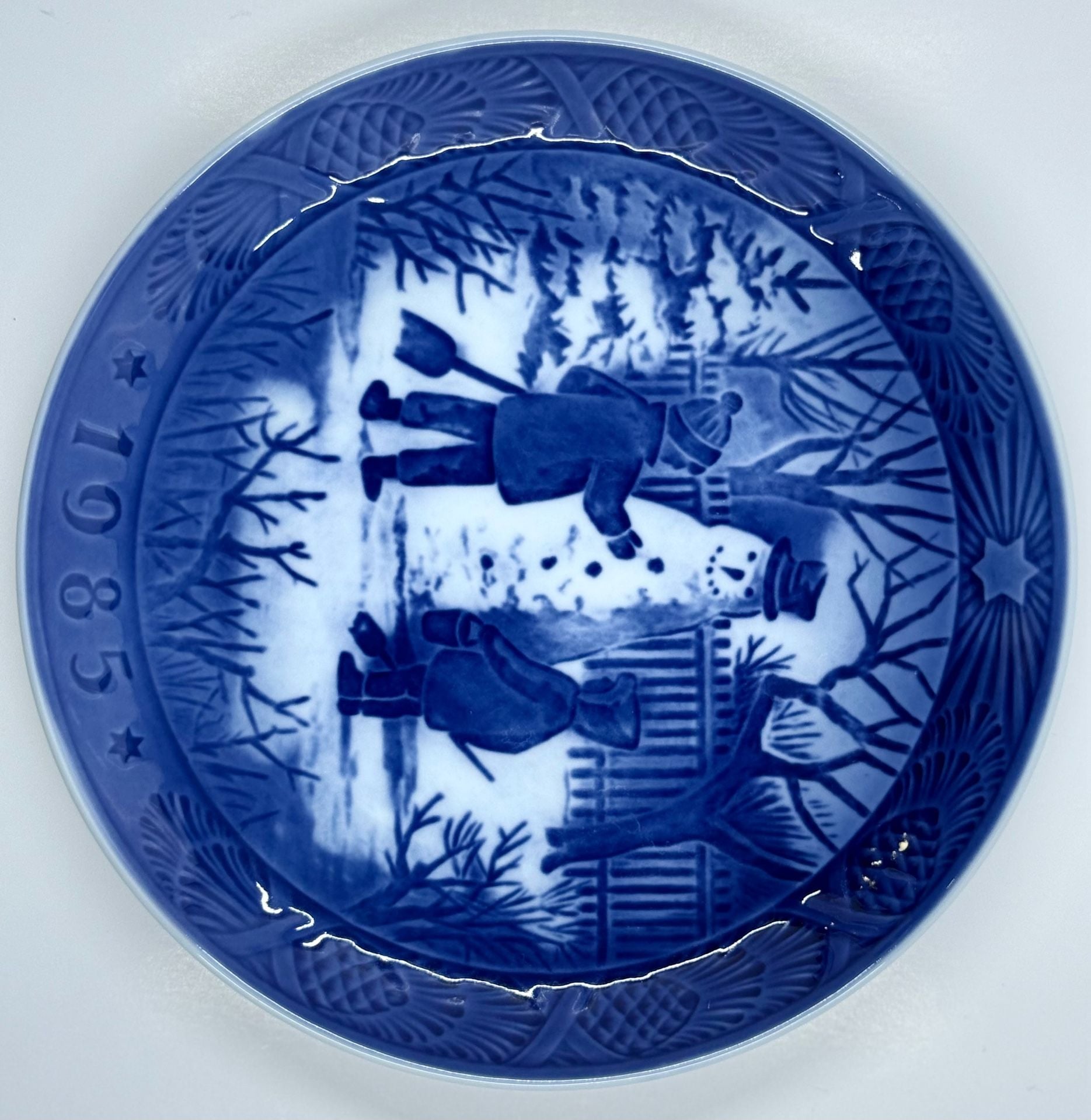 Vintage 1985 Royal Copenhagen Christmas Plate The Snowman (Snemanden) 3