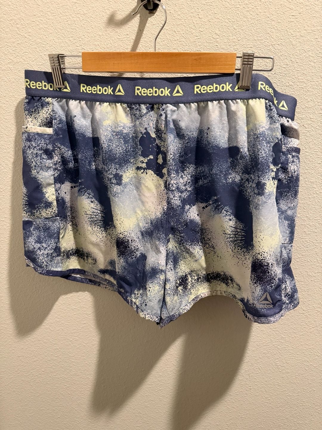 Reebok Multicolored Shorts With Side Pockets & Elastic Waistband. Size XXL. 2