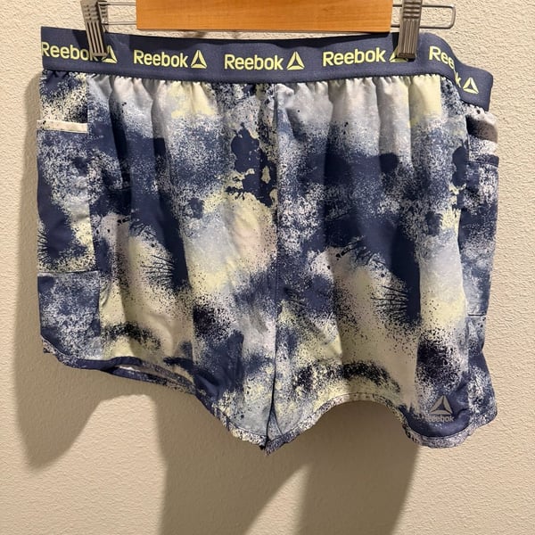 Reebok Multicolored Shorts With Side Pockets & Elastic Waistband. Size XXL.
