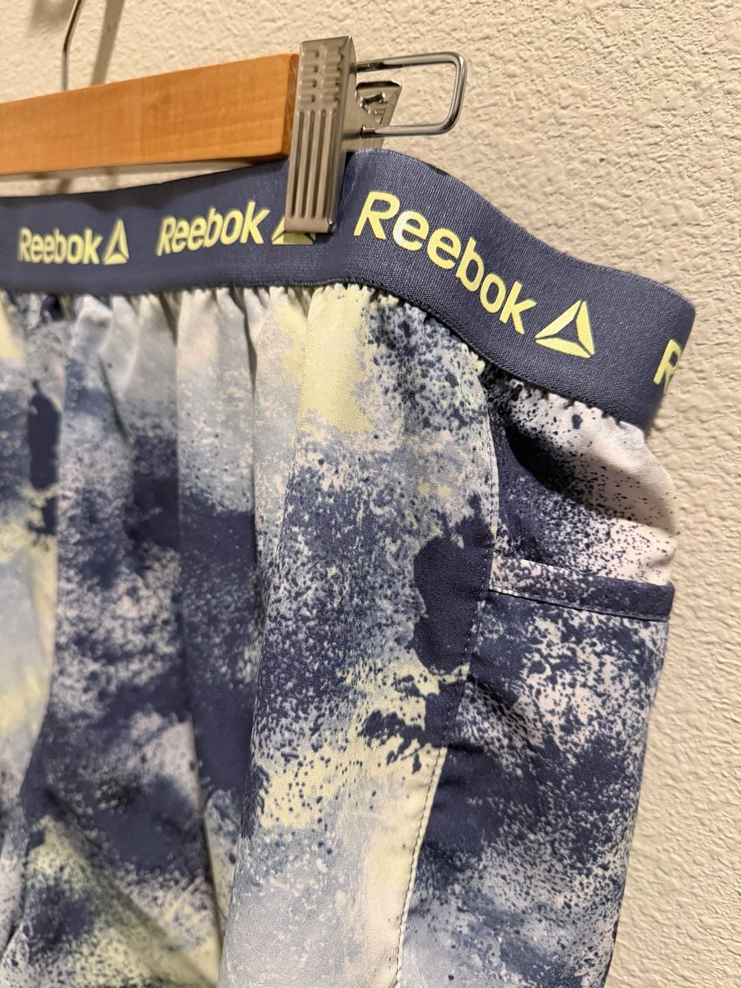 Reebok Multicolored Shorts With Side Pockets & Elastic Waistband. Size XXL. 4