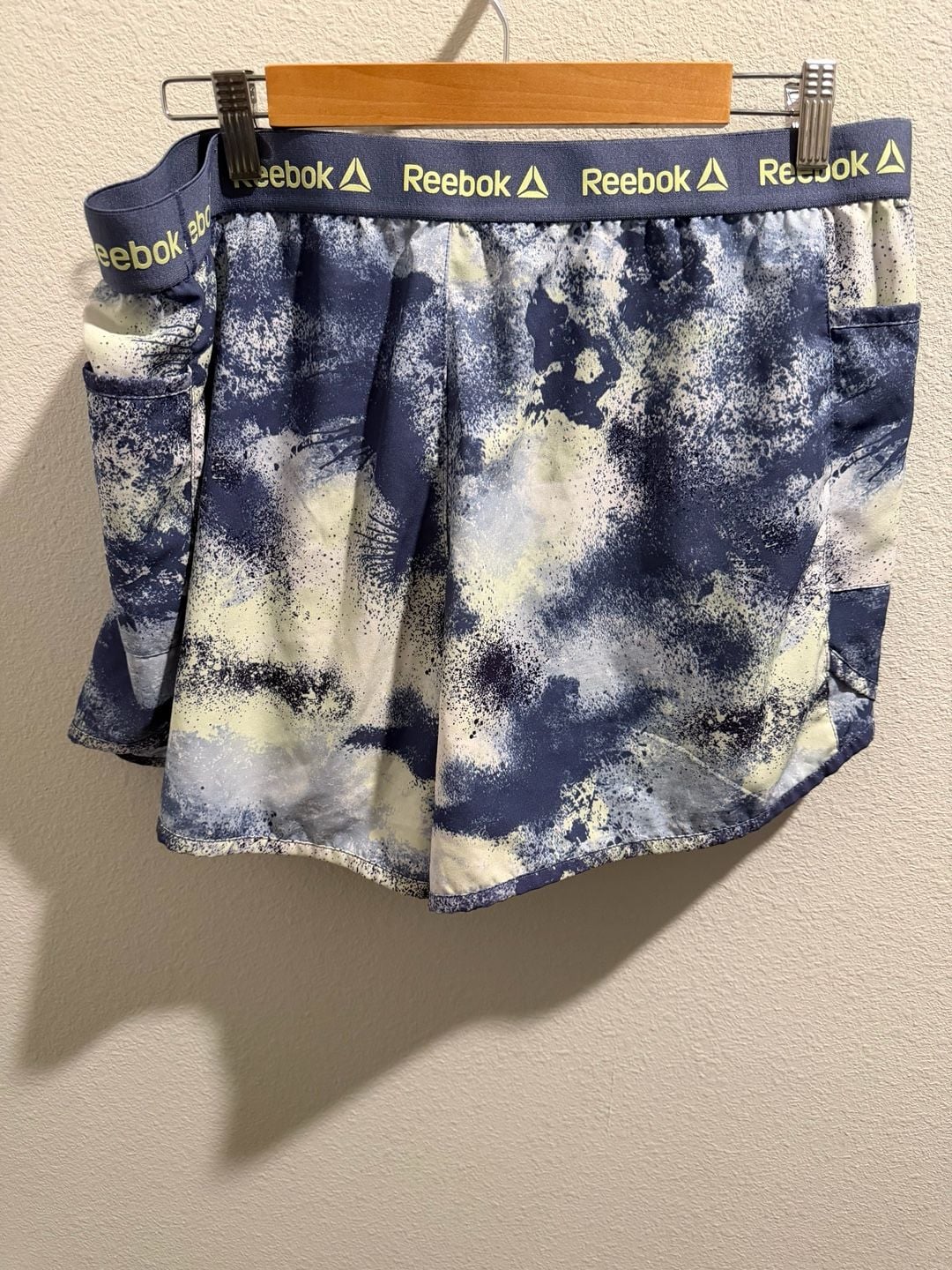 Reebok Multicolored Shorts With Side Pockets & Elastic Waistband. Size XXL. 7