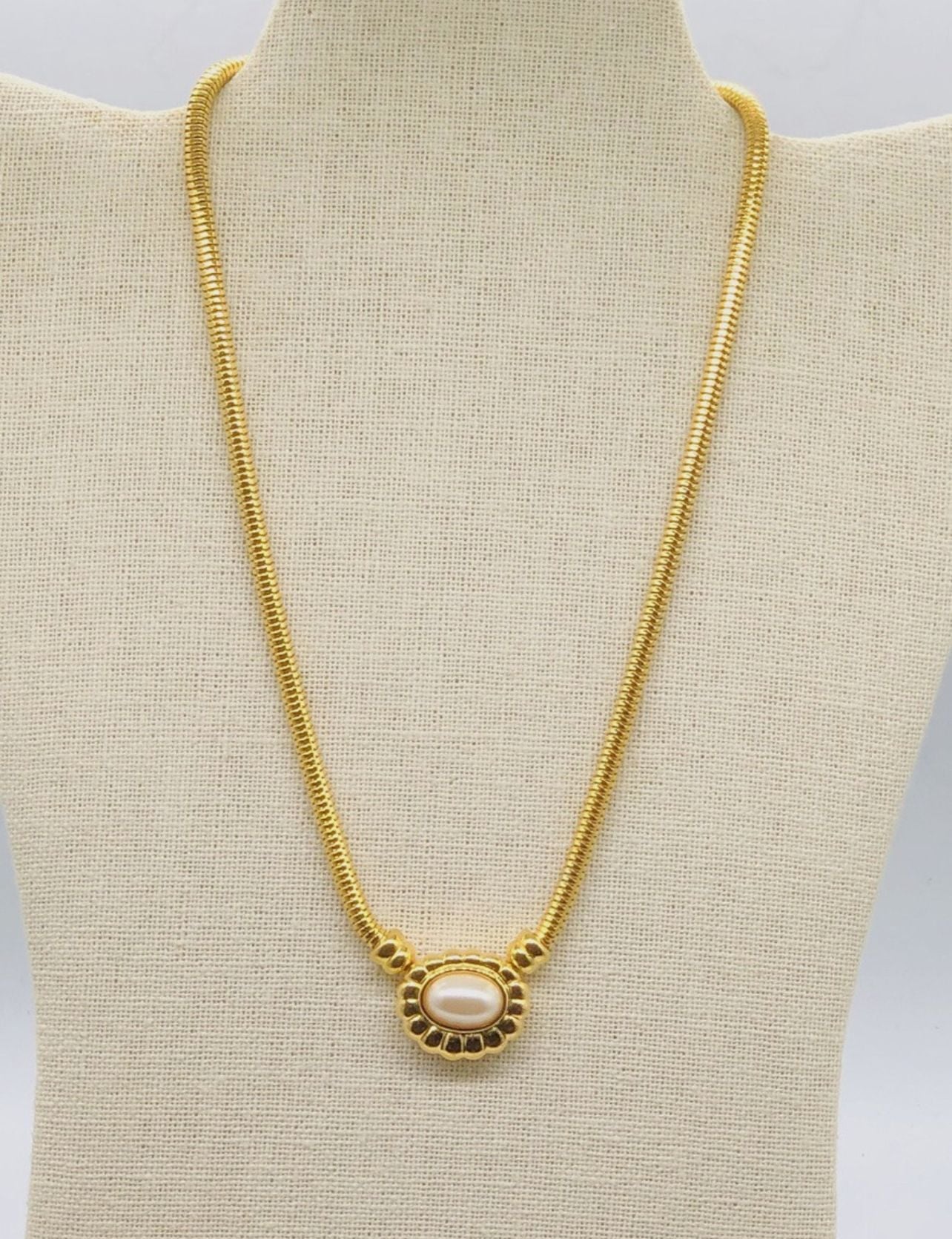 Vintage Joan Rivers Gold Tone Snake Chain Faux Pearl Pendant Necklace 2