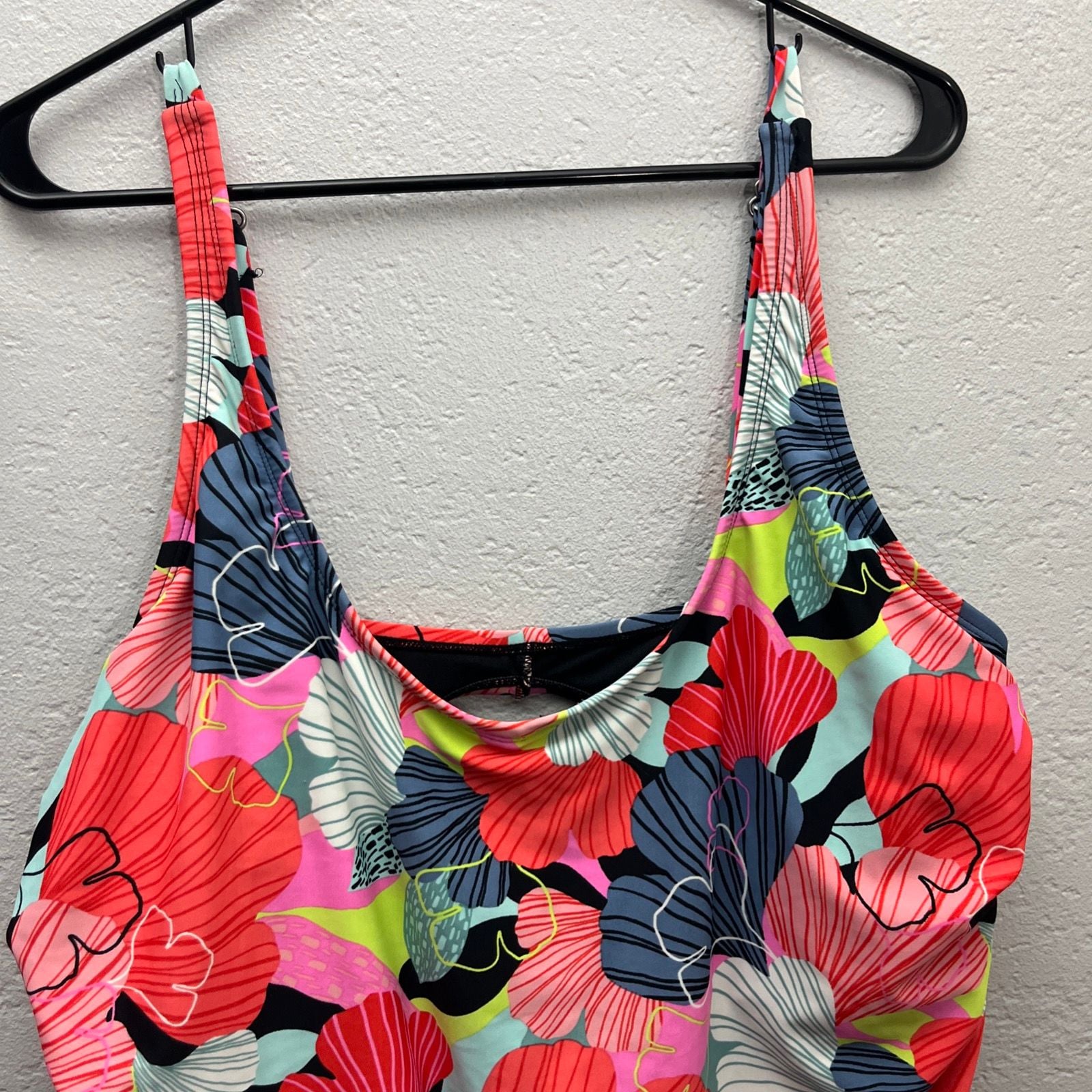 Roatan Women's Pink Tropical Floral One-Piece Swimsuit 2