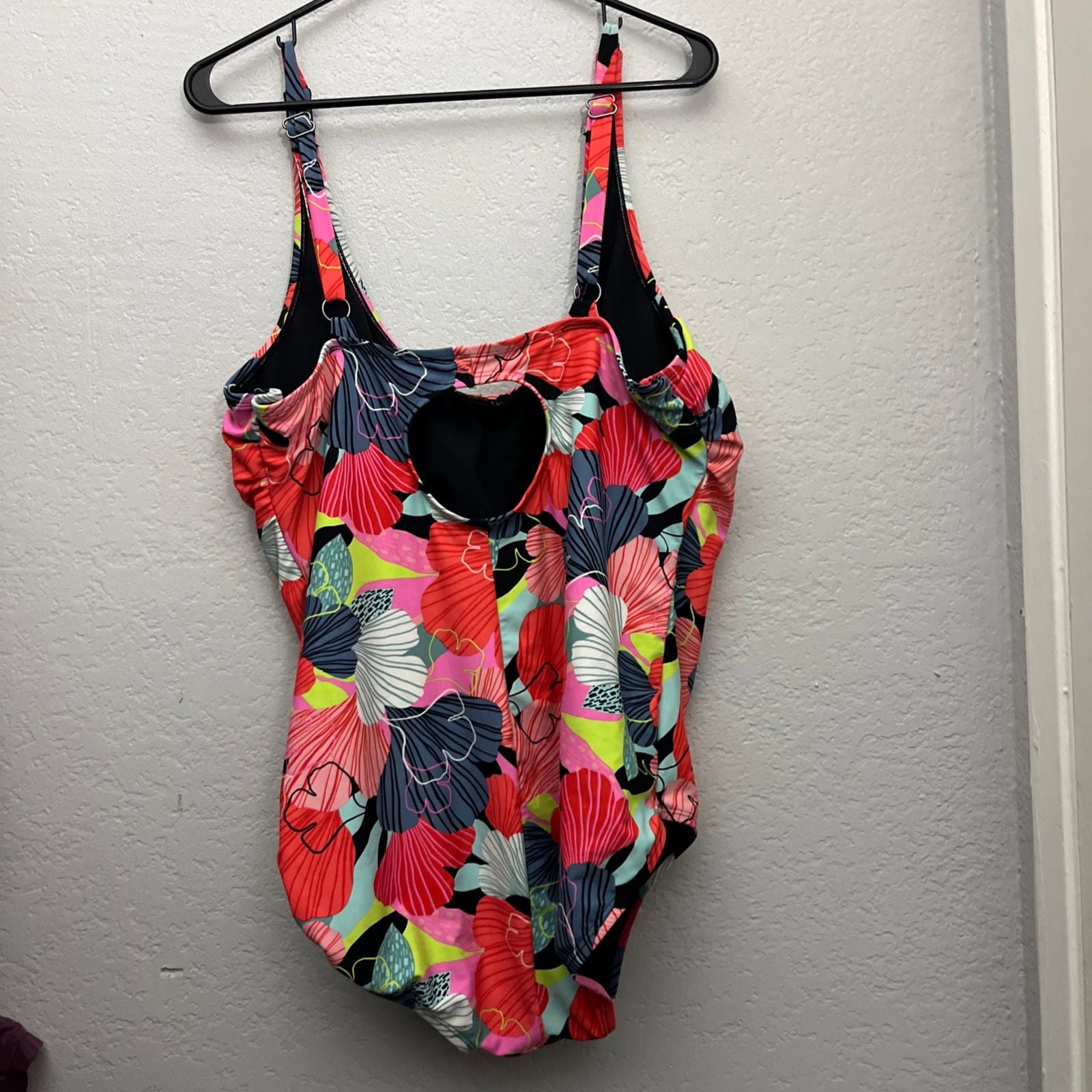 Roatan Women's Pink Tropical Floral One-Piece Swimsuit 3