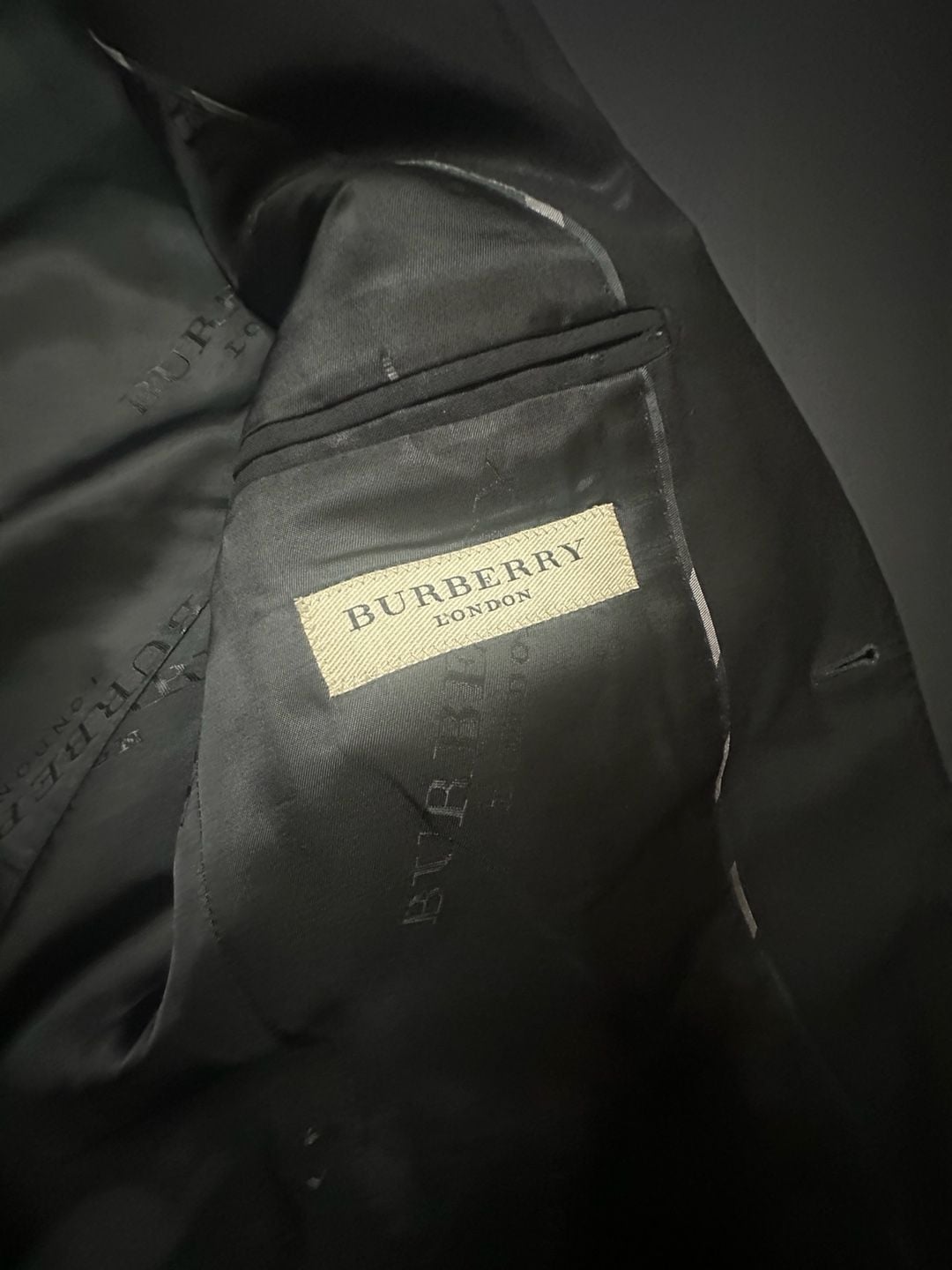 Burberry London Men's Black Two-Button Wool Blazer Sport Coat - Size 48R Made in Italy 3