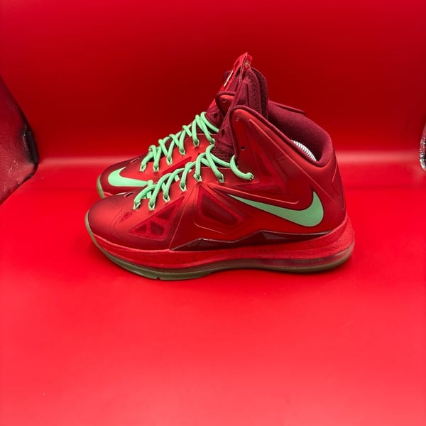 Nike LeBron X Christmas 541100-600 Size 9.5