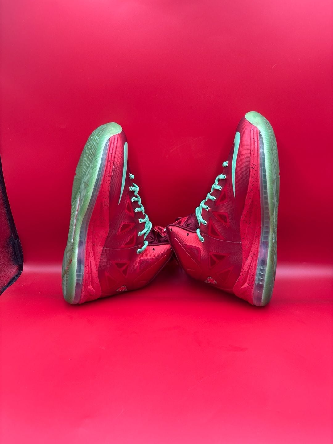 Nike LeBron X Christmas 541100-600 Size 9.5 8