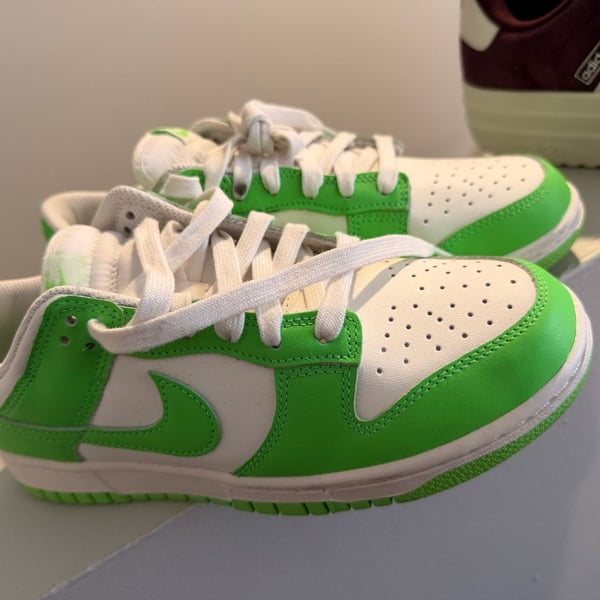 Nike Dunk Low Women's 'Green Strike' White/Vibrant Green Sneakers