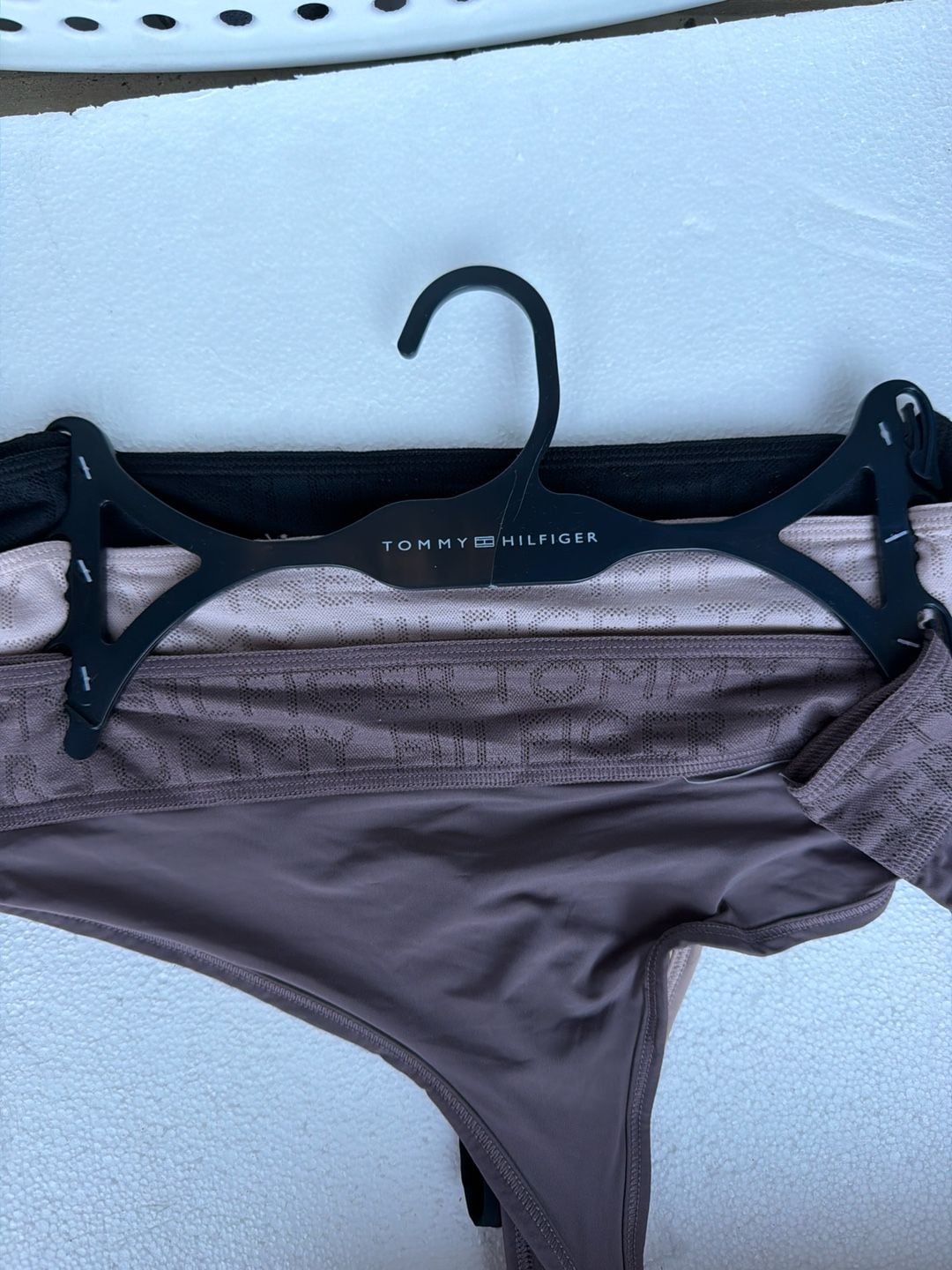 Tommy Hilfiger Women's Everyday Luxe Seamless Thong Panties, 3-Pack, Size XL 2