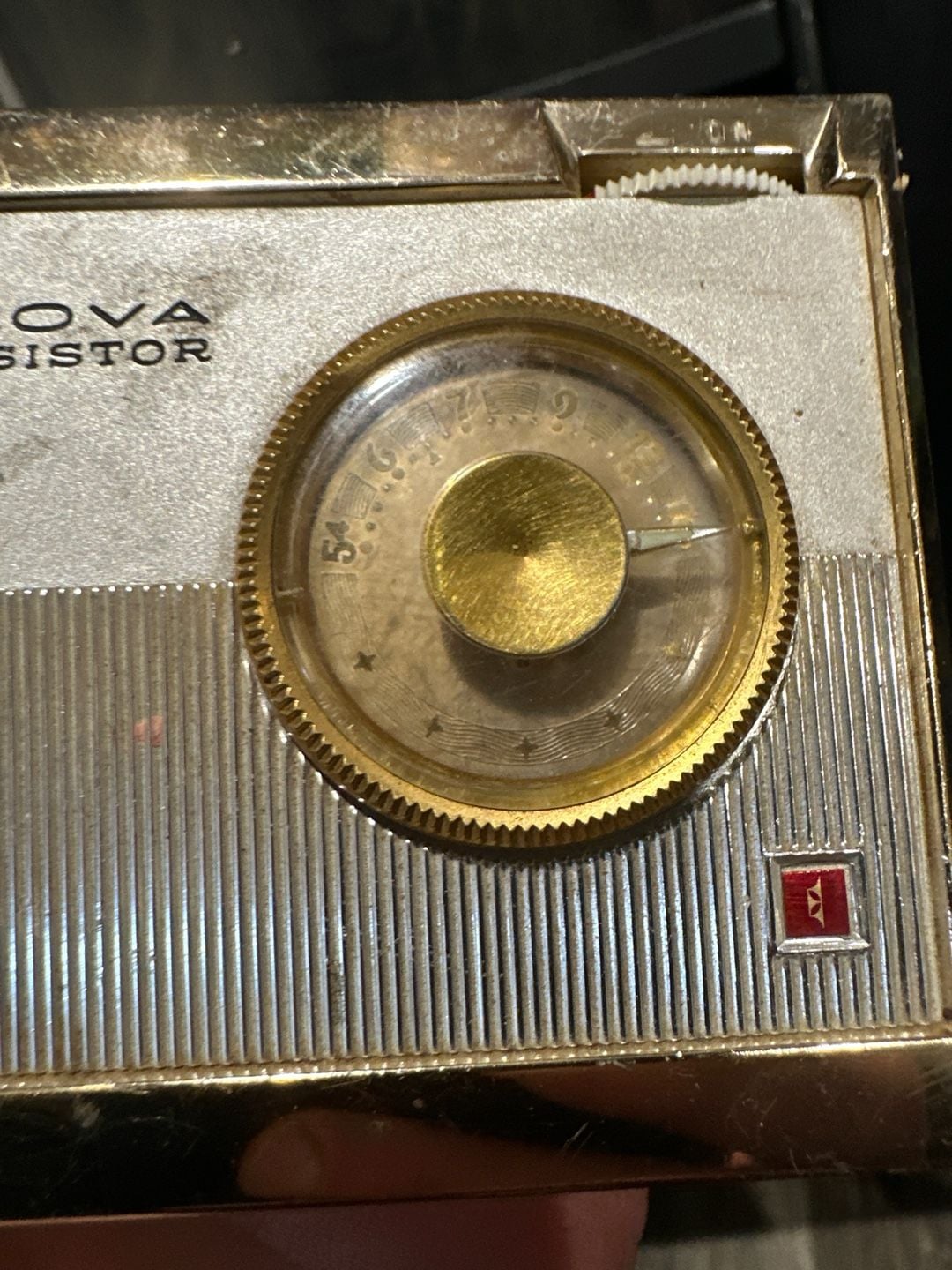 Vintage Bulova 6-Transistor 1-00100E Portable AM Clock Radio 5