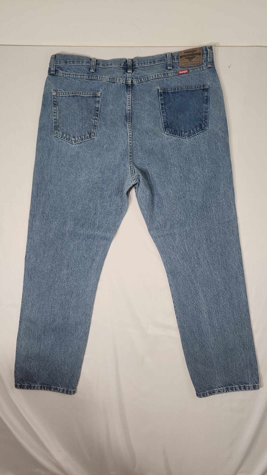 Wrangler Premium Quality Men's Regular Fit Straight Leg Jeans Medium Wash 96501DS 44x32 2