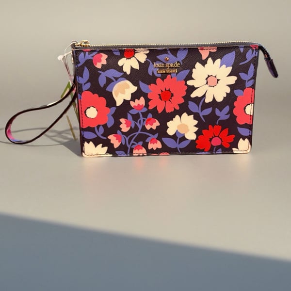 Kate Spade New York Cameron Street Daisy Leila Floral Wristlet