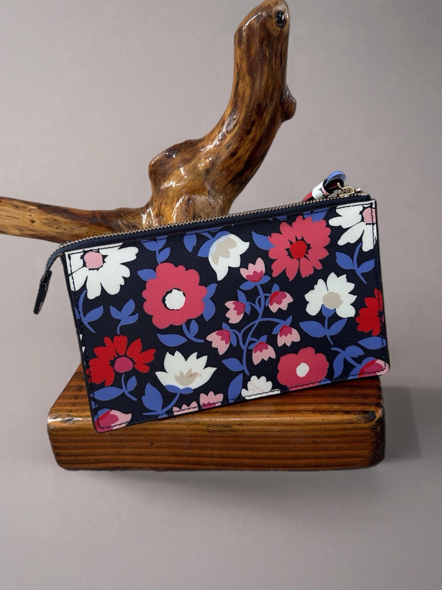 Kate Spade New York Cameron Street Daisy Leila Floral Wristlet 3