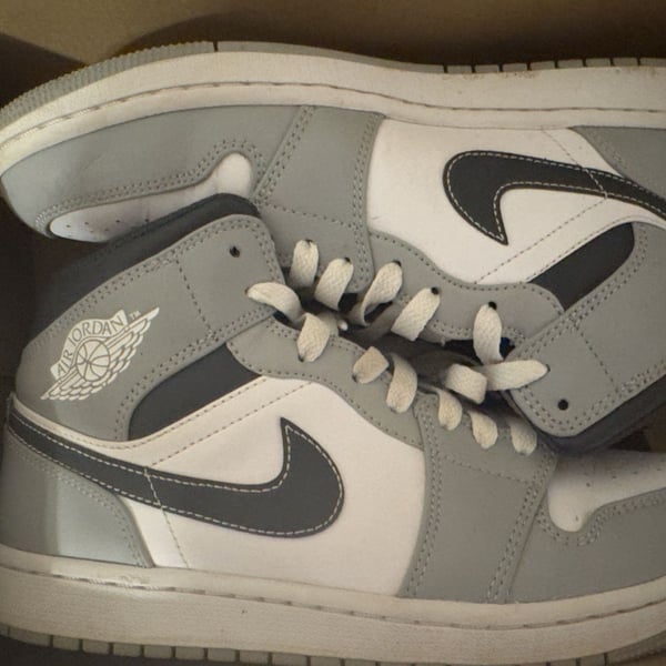 Air Jordan 1 Mid Light Smoke Grey Anthracite 554724-078