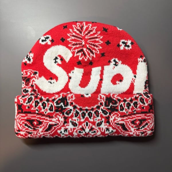 Supreme big logo bandana beanie 🔥

-Brand new 🏷️
-Ships next day 📦
-Send offers ✉️
#supreme #beanie #winter #casual #luxe