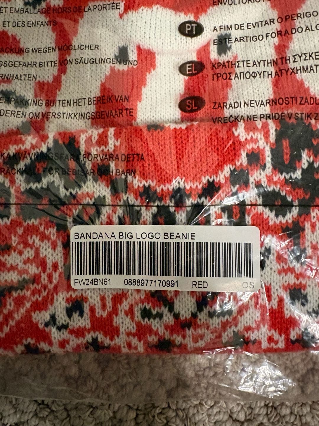 Supreme big logo bandana beanie 🔥
-Brand new 🏷️
-Ships next day 📦
-Send offers ✉️
#supreme #beanie #winter #casual #luxe 6