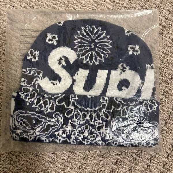 Supreme Bandana Big Logo Beanie Navy FW24 🔥

-Brand new 🏷️
-Ships next day 📦
-On hand ✅
#luxe #supreme #beanie #casual #trend