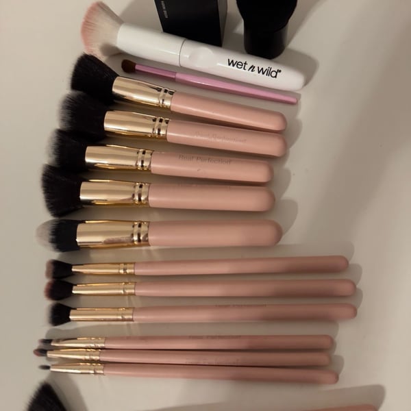 Makeup Brush Bundle - 15pc Real Perfection Set, Il Makiage Kabuki Brush, and Wet n Wild Face Brush