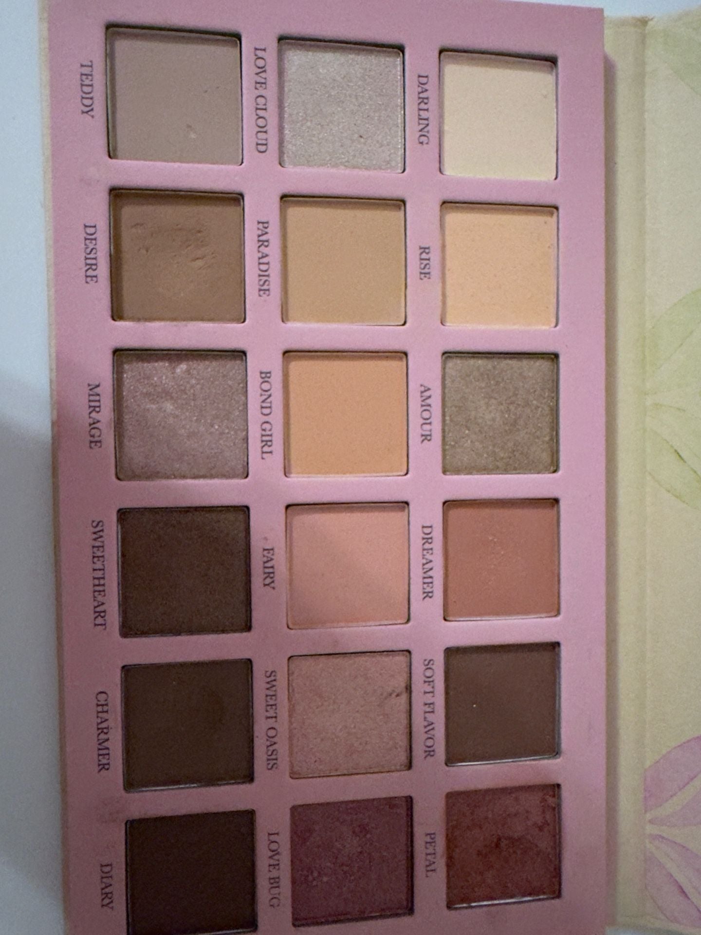 Smoke & Mirrors Natural Flirt 18 PC Eyeshadow Palette 2