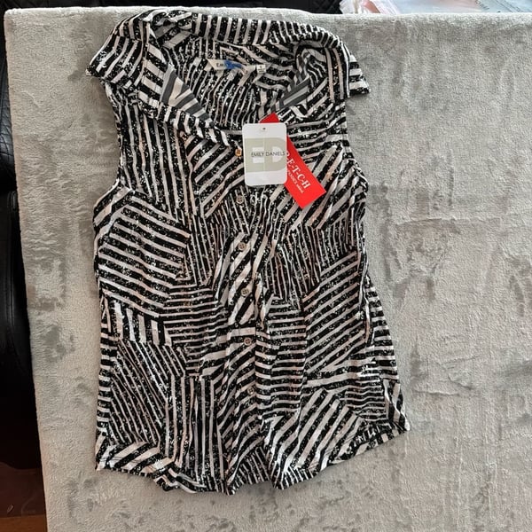 Emily Daniels Black & White Abstract Geometric Print Sleeveless Button Down Blouse NWT