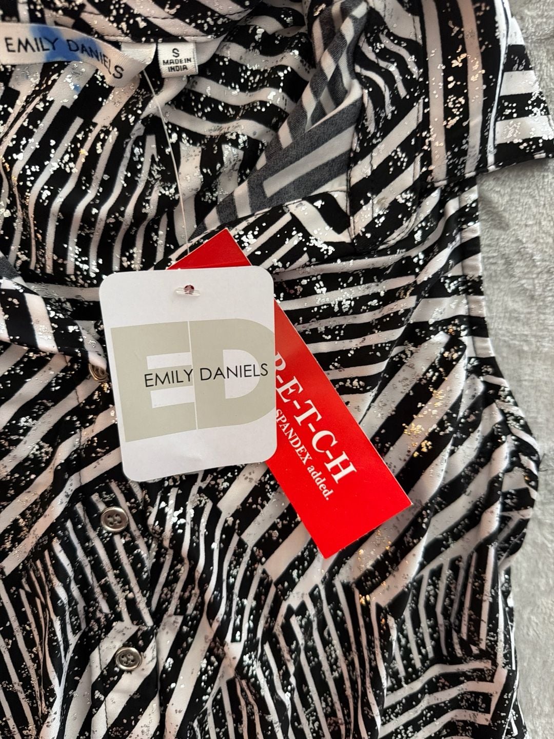 Emily Daniels Black & White Abstract Geometric Print Sleeveless Button Down Blouse NWT 4