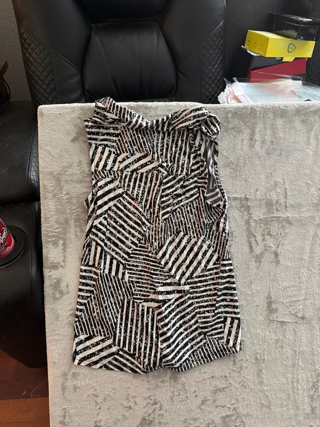 Emily Daniels Black & White Abstract Geometric Print Sleeveless Button Down Blouse NWT 5