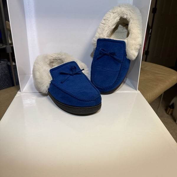 RockDove Women's Plush Faux Fur Royal Blue Moccasin Slippers