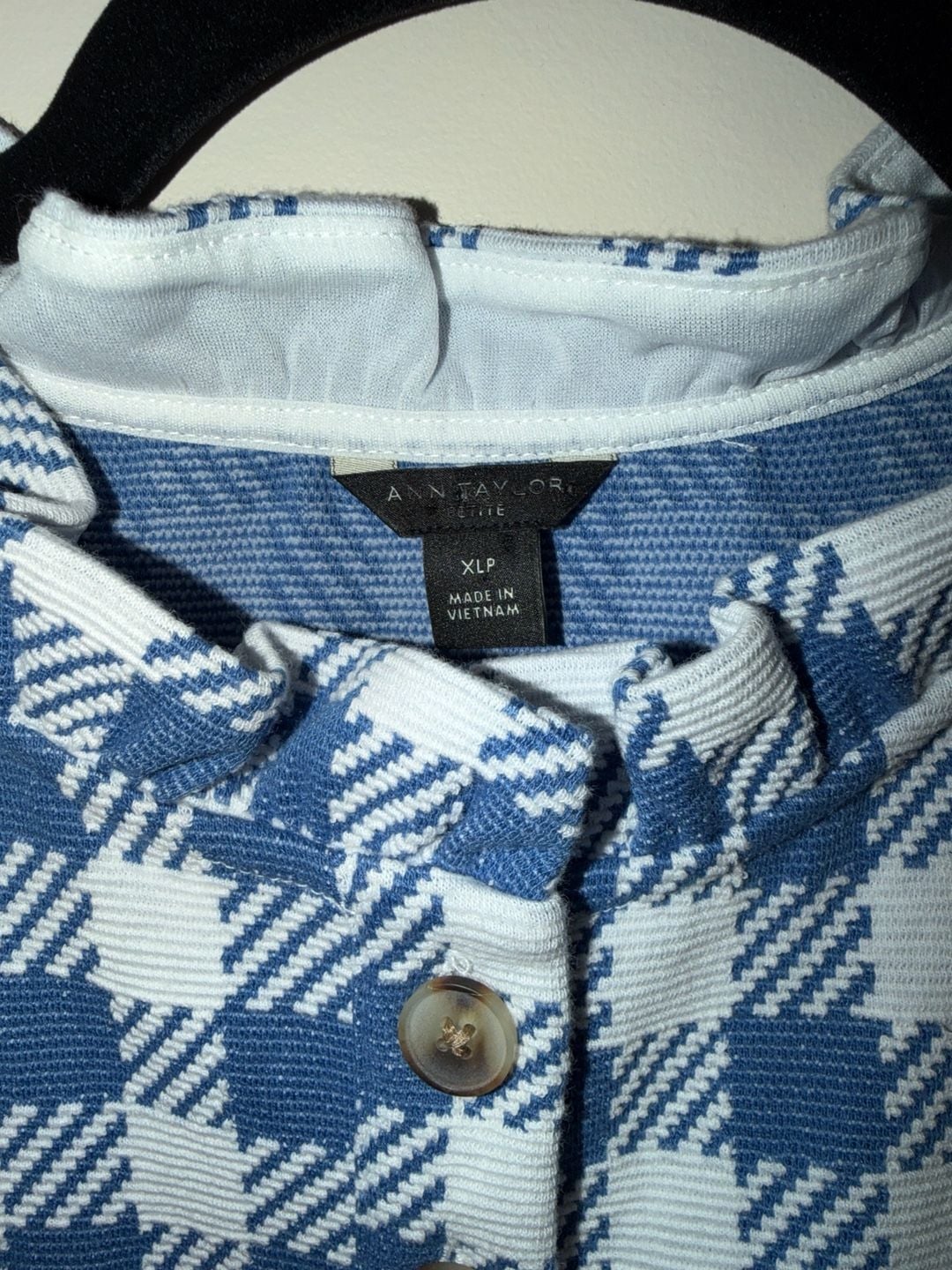 Ann Taylor Petite Blue and White Gingham Ruffle Neck Sleeveless Knit Top XL 6