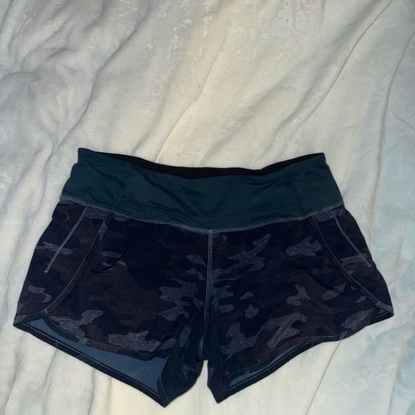 Lululemon Run Times Shorts Heathered Texture Lotus Camo Oil Slick Blue - Size 6