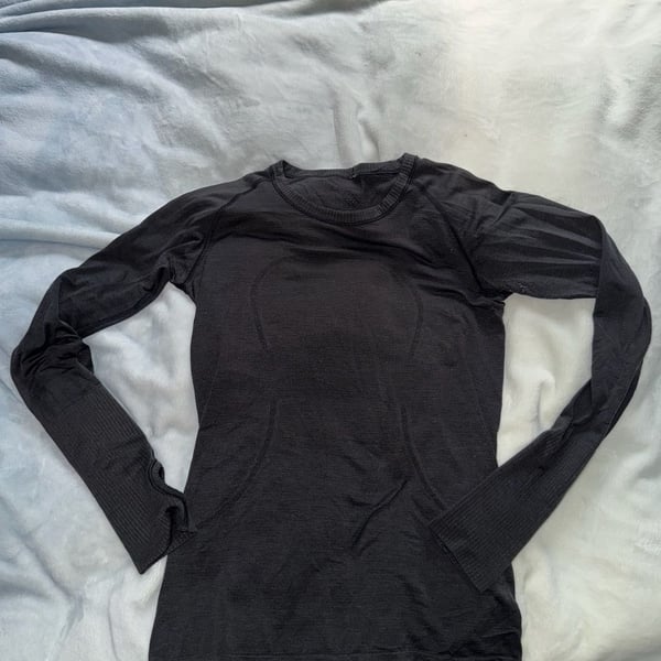 Lululemon Swiftly Tech Long-Sleeve Shirt Crewneck in Black