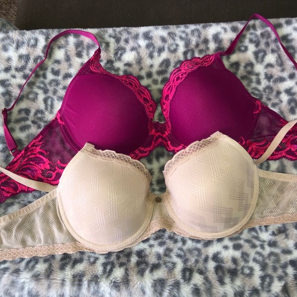 Lot of 2 Natori Bras: Feathers Lace Contour Plunge & Pure Luxe Custom Coverage Support